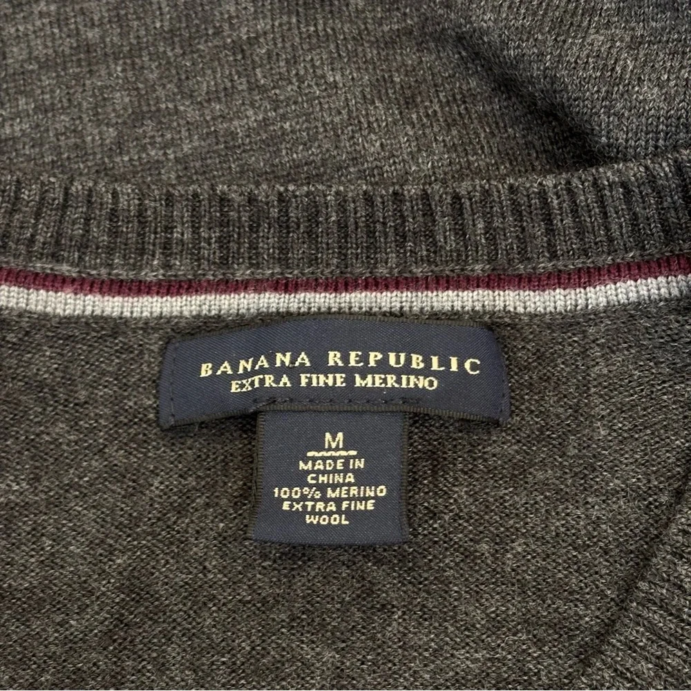 Banana Republic Men's Merino Wool V Neck Sweater Classic Preppy Academia Gray M